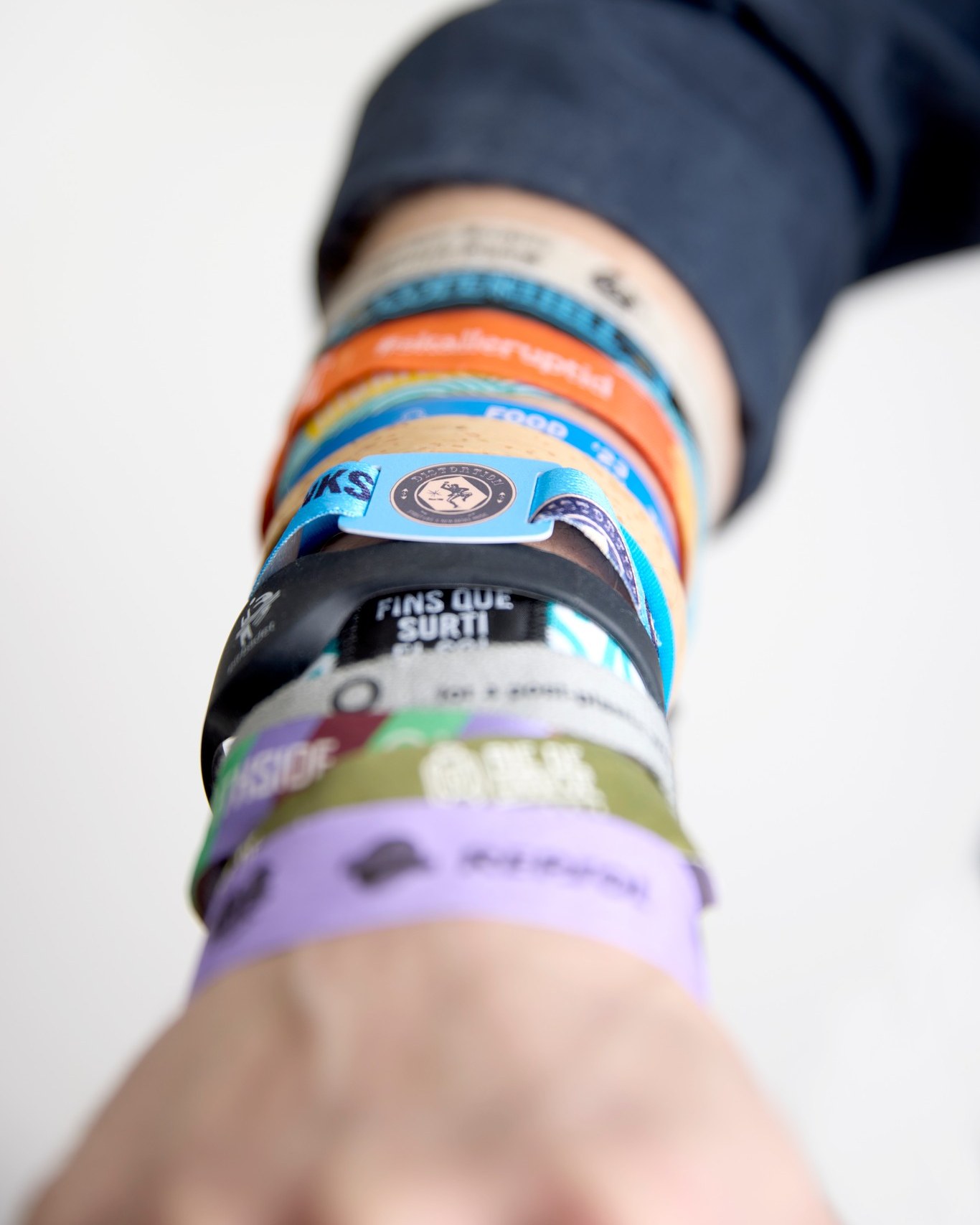 Festivalarmbånd til enhver event! 🎶✨
Fra stof til RFID – vi laver alle typer adgangsarmbånd, skræddersyet til jer! Sikkert, stilfuldt & perfekt til uforglemmelige events.
👉 Kontakt os for mere info!
#Festivalarmbånd #EventAdgang #RFID 

Festival wristbands for every event! 🎶✨
From fabric to RFID, we’ve got all types of entrance bands – customized just for you! Secure, stylish & made for unforgettable events.
👉 Contact us for more information!
#FestivalWristbands #EventAccess #RFID #CustomBands #ikastetiket