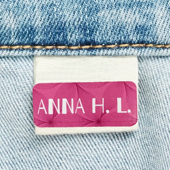 👕✨ Gør hverdagen lettere med Navnemærker! 
Perfekt til børnetøj, madkasser, sko og alt det, der ellers bliver væk 🙈
✔️ Nemme at sætte på
✔️ Holder til tøjvask & leg
✔️ Ingen flere forbyttede ting!

#navnemærket #børneliv #organiseretkaos #forældretricks #ikastetiketgørdetlet 

👕✨ Make everyday life easier with Name Labels!
Perfect for kids' clothes, lunch boxes, shoes – and everything else that tends to go missing 🙈
✔️ Easy to apply
✔️ Stays on through washing & play
✔️ No more mix-ups!

#namelabels #parenthacks #organizedchaos #kidslife