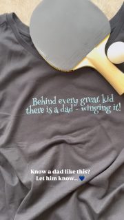 Messy? Yes! Legendary? Also yes… 🕺🏻😎
Tag a dad who is doing his best, whether he is winging it, nailing it, or both. 
Iron ons in your own design, make them however you want. ☀️ #fathersdaygift #ironons #dyishirts #ikastetiket #designonline